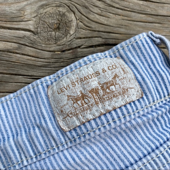 Levi’s Striped Denim Shorts - Picture 5 of 5